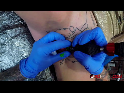 ❤️ Tsis tshua muaj tattooed hottie Sully Savage tau txais tattoo ntawm nws clitoris ❤️ Zoo nkauj porn ntawm hmn.pornoklinge.ru% Ib ❤